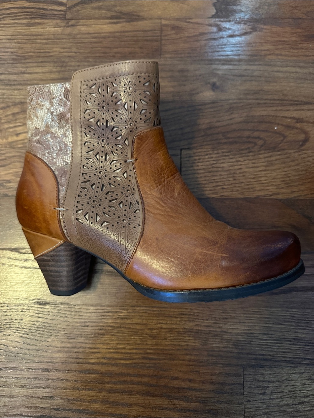 L’Artiste Women’s Tan Leather Ankle Boot with Laser-Cut Detail